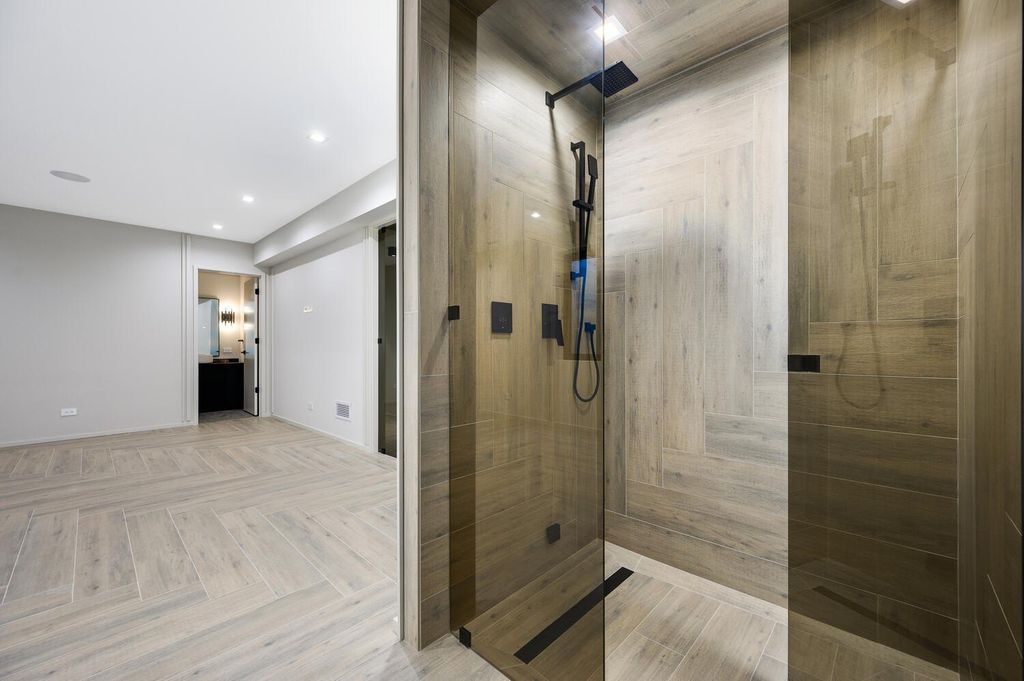Modern Masterpiece in Glencoe, Illinois: A $3,999,900 Collaboration by Noah Properties and Lisek Interiors
