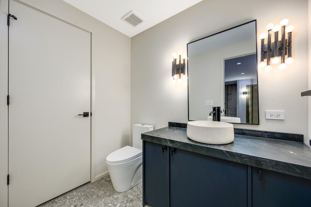 Modern Masterpiece in Glencoe, Illinois: A $3,999,900 Collaboration by Noah Properties and Lisek Interiors