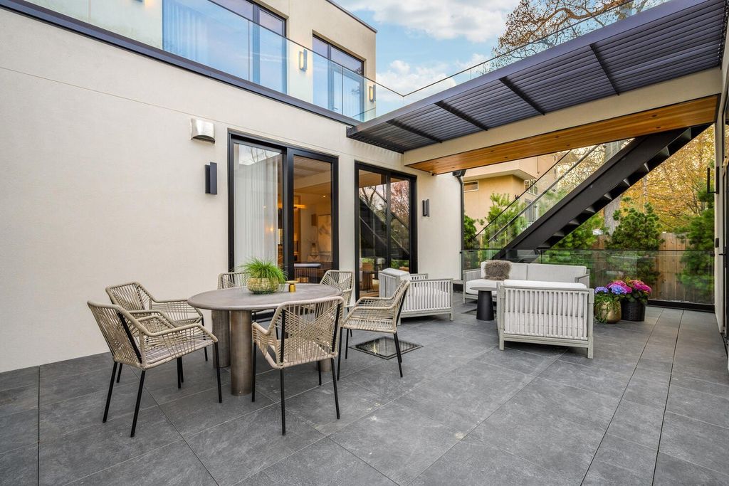 Modern Masterpiece in Glencoe, Illinois: A $3,999,900 Collaboration by Noah Properties and Lisek Interiors