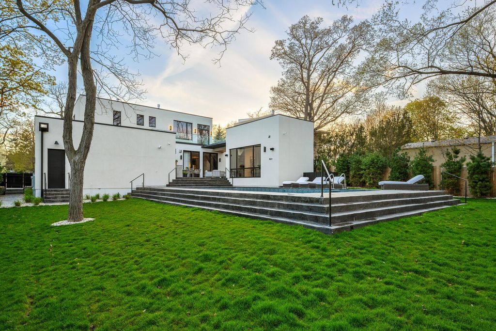 Modern Masterpiece in Glencoe, Illinois: A $3,999,900 Collaboration by Noah Properties and Lisek Interiors
