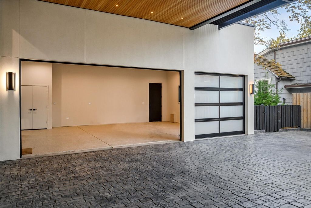 Modern Masterpiece in Glencoe, Illinois: A $3,999,900 Collaboration by Noah Properties and Lisek Interiors