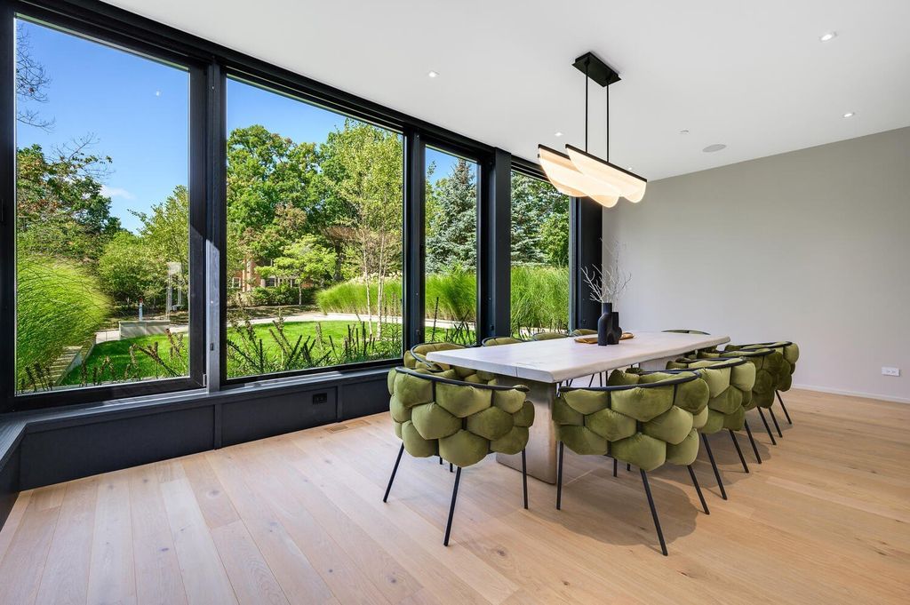 Modern Masterpiece in Glencoe, Illinois: A $3,999,900 Collaboration by Noah Properties and Lisek Interiors