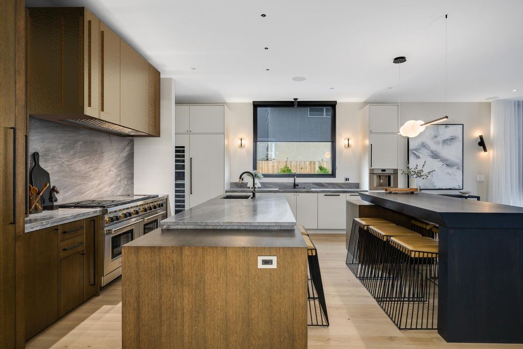 Modern Masterpiece in Glencoe, Illinois: A $3,999,900 Collaboration by Noah Properties and Lisek Interiors