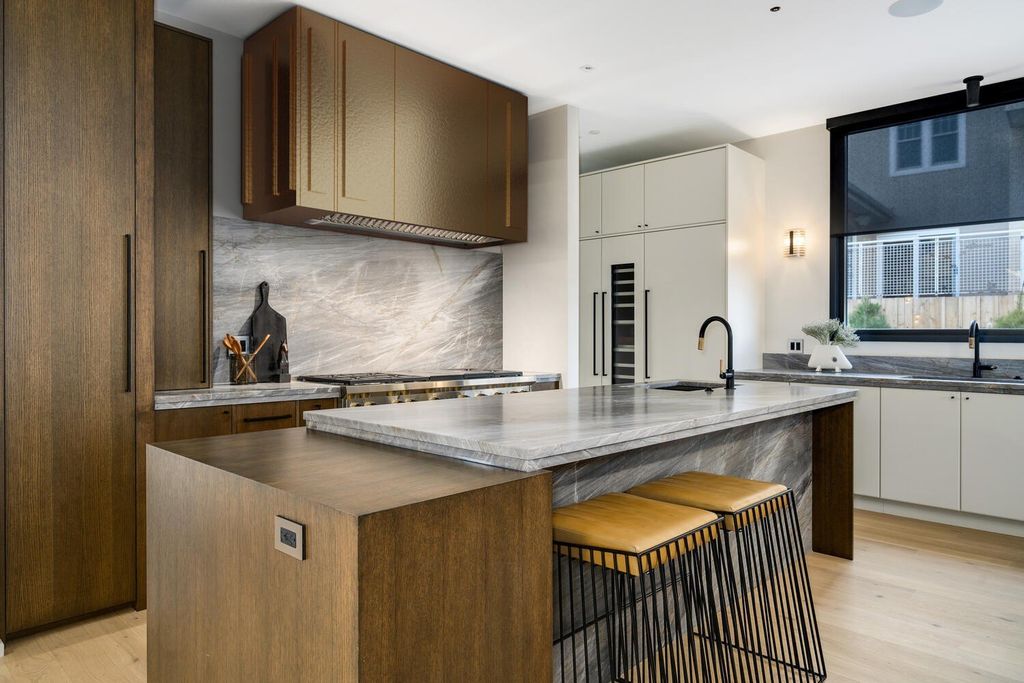 Modern Masterpiece in Glencoe, Illinois: A $3,999,900 Collaboration by Noah Properties and Lisek Interiors