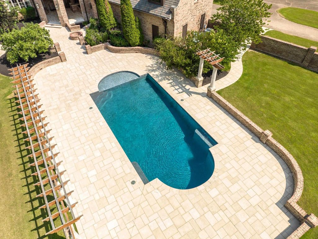 One-of-a-kind Tennessee Estate Redefines Luxury and Sophistication at $4.299 Million
