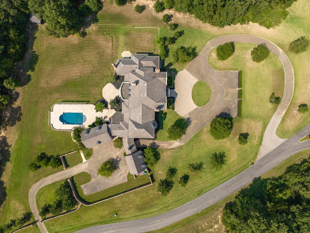 One-of-a-kind Tennessee Estate Redefines Luxury and Sophistication at $4.299 Million
