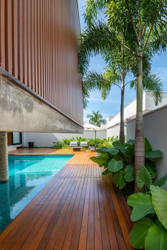 Patio House with Architectural Innovation by Caio Persighini Arquitetura 1