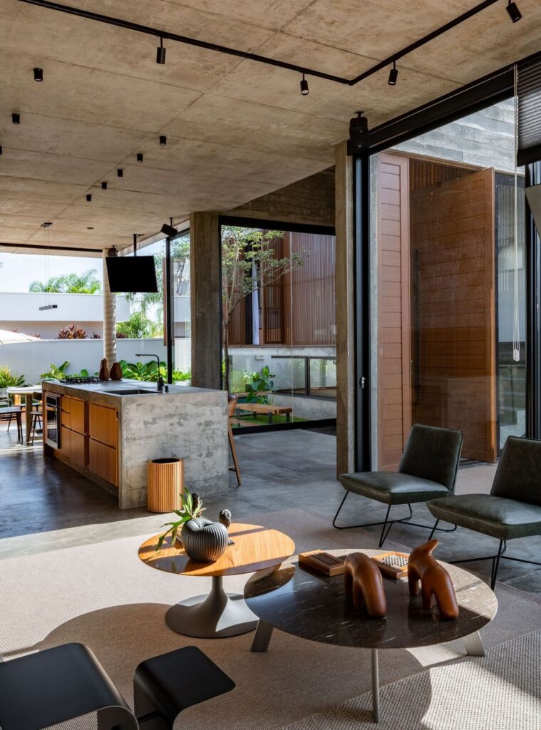 Patio House with Architectural Innovation by Caio Persighini Arquitetura 19