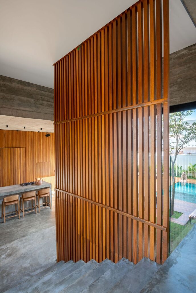 Patio House with Architectural Innovation by Caio Persighini Arquitetura 22