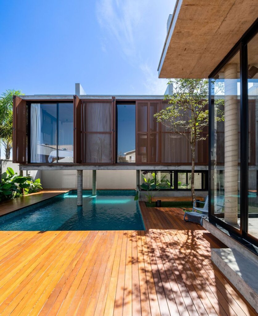 Patio House with Architectural Innovation by Caio Persighini Arquitetura 4