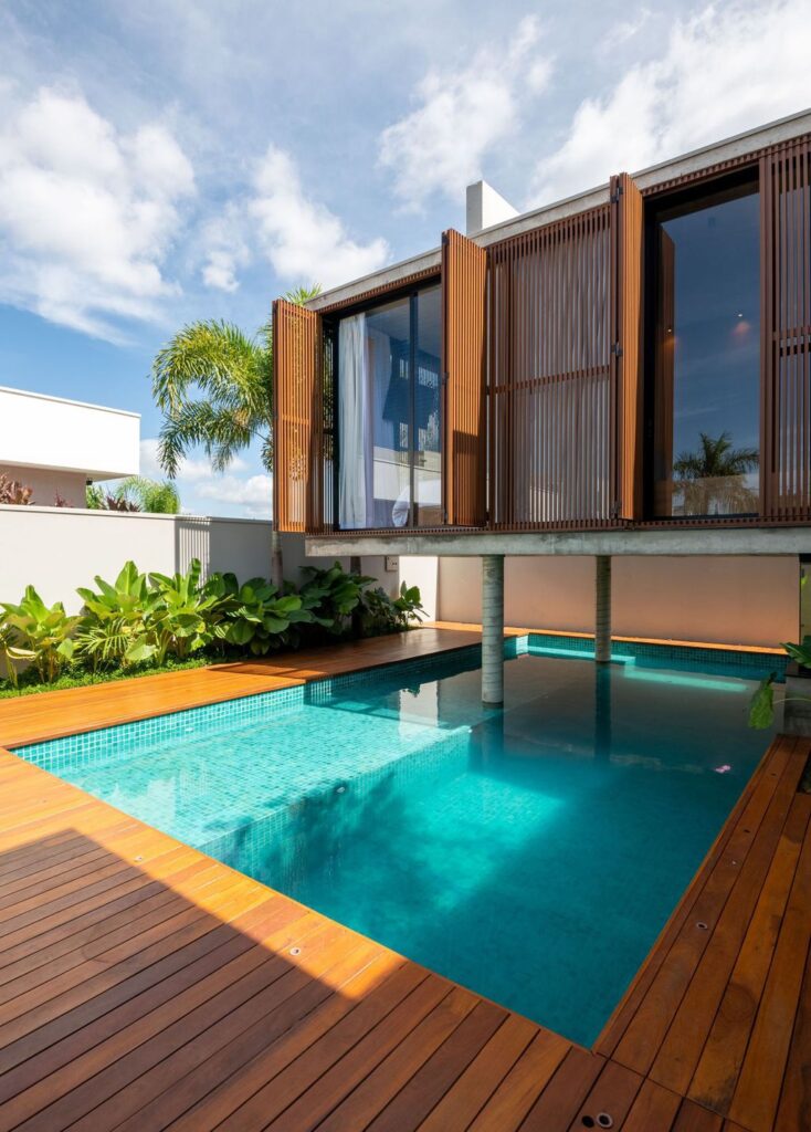 Patio House with Architectural Innovation by Caio Persighini Arquitetura 44