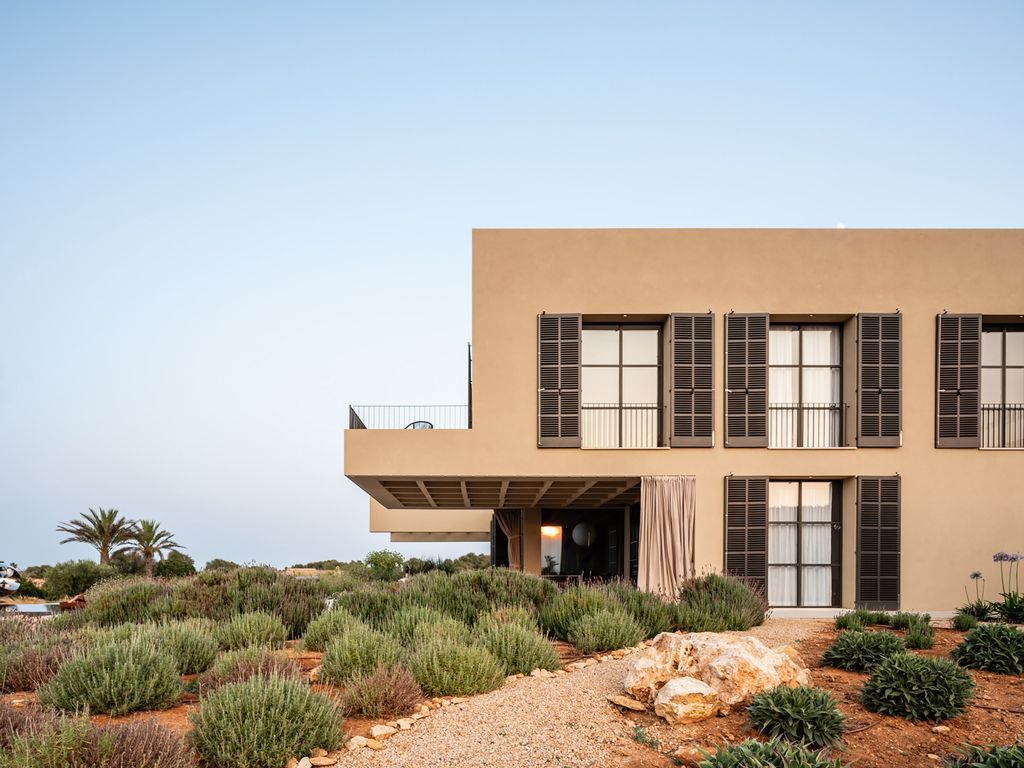 House 1710, Fusion of Traditional and Modern Design by Jle arquitectos