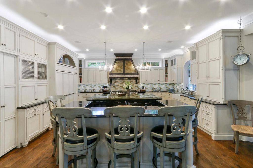 Quintessential Lakefront Gem in Fontana Wisconsin Hits the Market at 13.9 Million 20