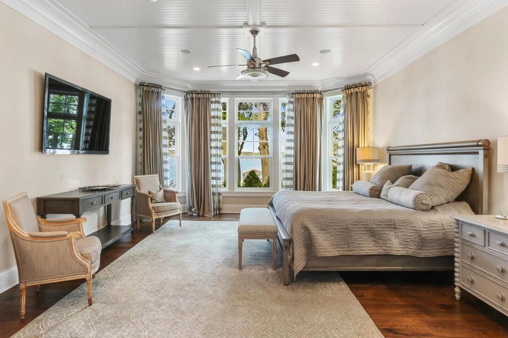 Quintessential Lakefront Gem in Fontana Wisconsin Hits the Market at 13.9 Million 28