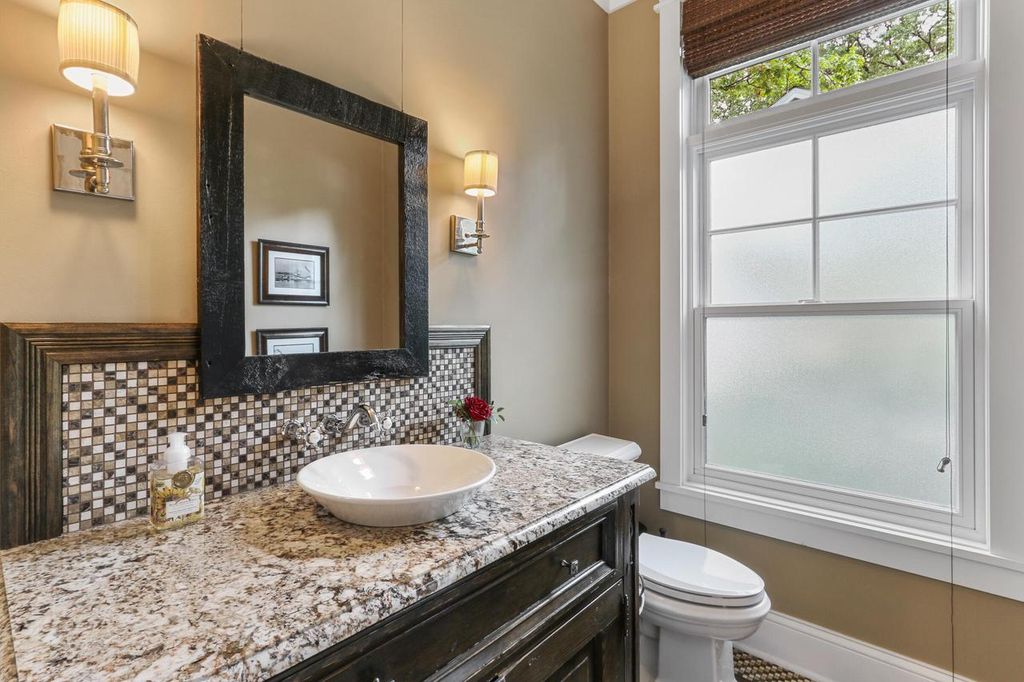 Quintessential Lakefront Gem in Fontana Wisconsin Hits the Market at 13.9 Million 33