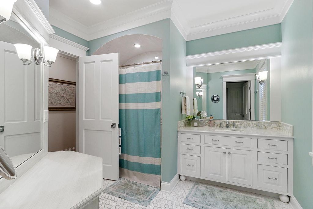Quintessential Lakefront Gem in Fontana Wisconsin Hits the Market at 13.9 Million 36