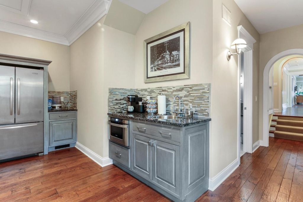 Quintessential Lakefront Gem in Fontana Wisconsin Hits the Market at 13.9 Million 39