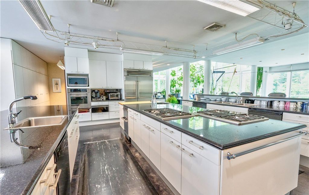 Richfield Ohio Residence A Modern Architectural Masterpiece in Privacy and Luxury Listed at 3995000 14