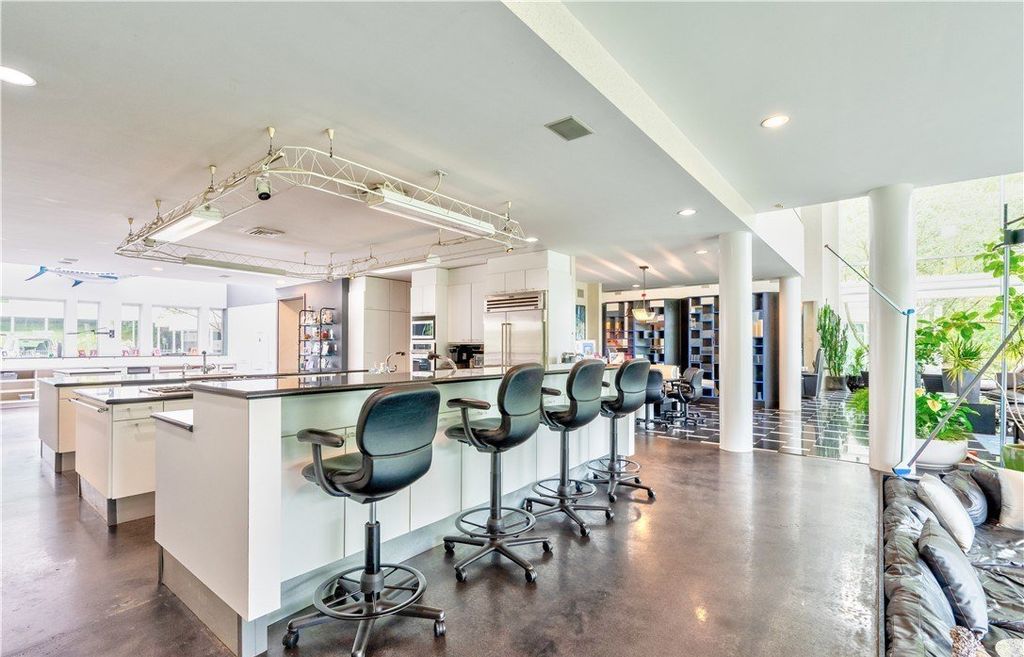Richfield Ohio Residence A Modern Architectural Masterpiece in Privacy and Luxury Listed at 3995000 17