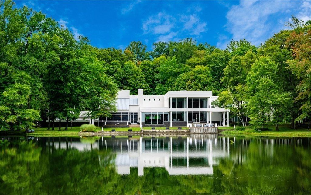 Richfield Ohio Residence A Modern Architectural Masterpiece in Privacy and Luxury Listed at 3995000 35