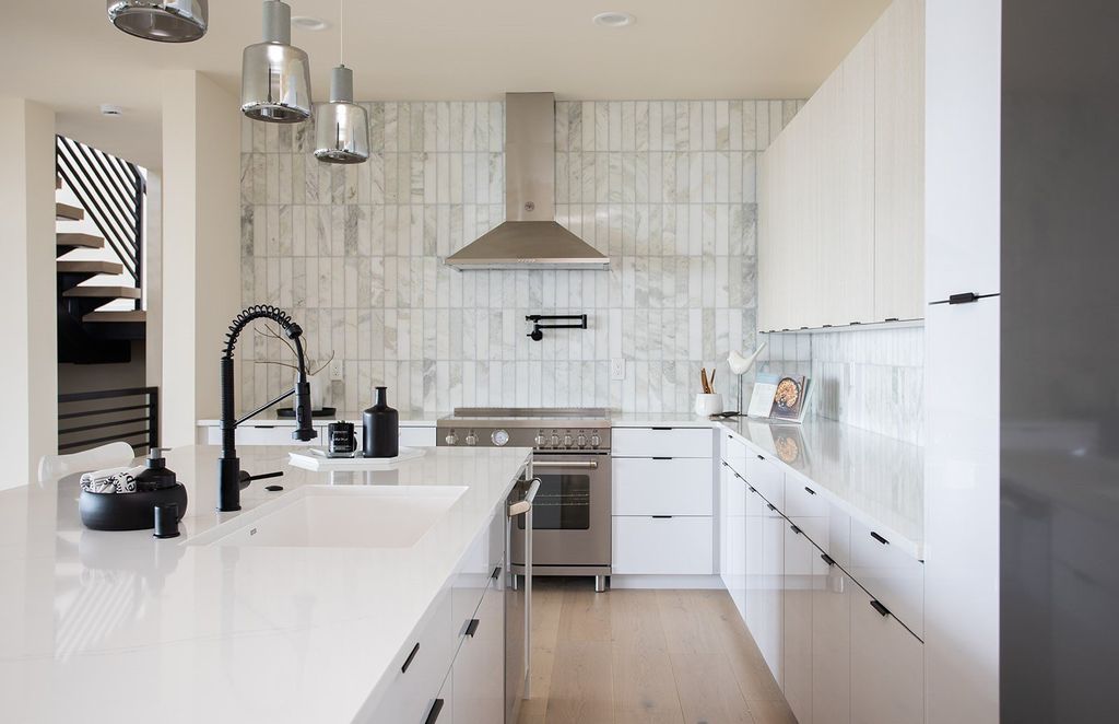 Seattles Coastal Retreat 2.85 Million Home with Stunning Views and Serene Lifestyle 10