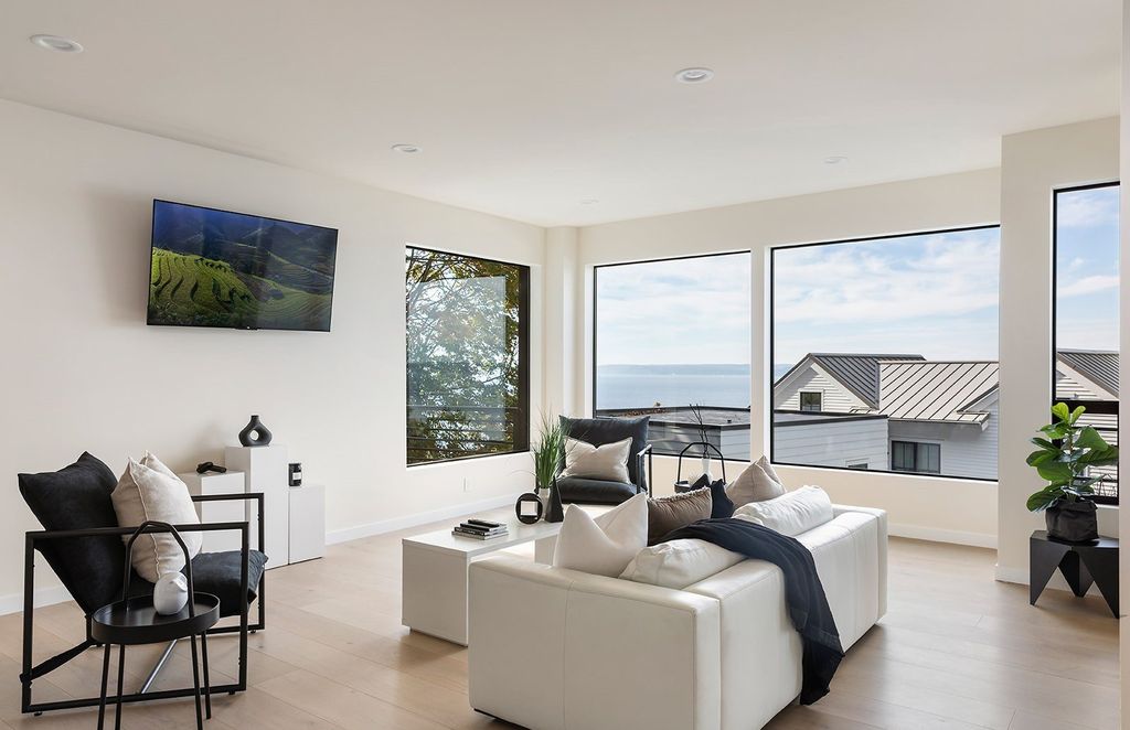 Seattles Coastal Retreat 2.85 Million Home with Stunning Views and Serene Lifestyle 15