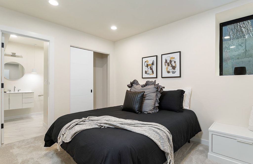 Seattles Coastal Retreat 2.85 Million Home with Stunning Views and Serene Lifestyle 33