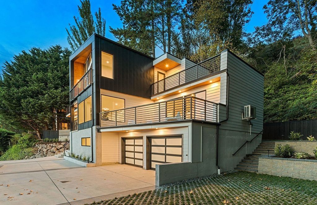 Seattles Coastal Retreat 2.85 Million Home with Stunning Views and Serene Lifestyle 36