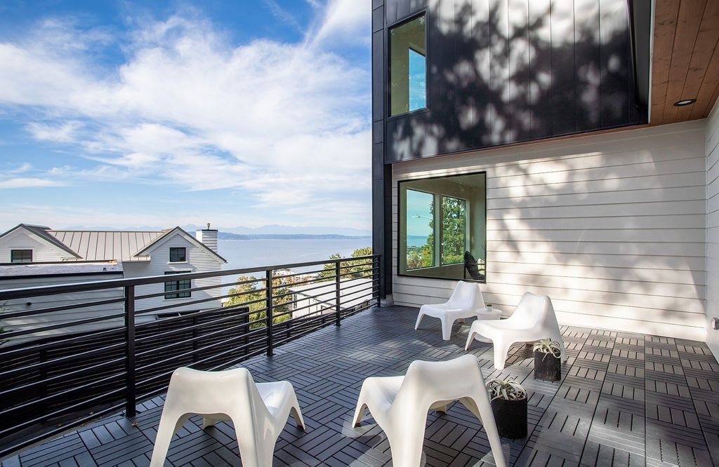 Seattles Coastal Retreat 2.85 Million Home with Stunning Views and Serene Lifestyle 37