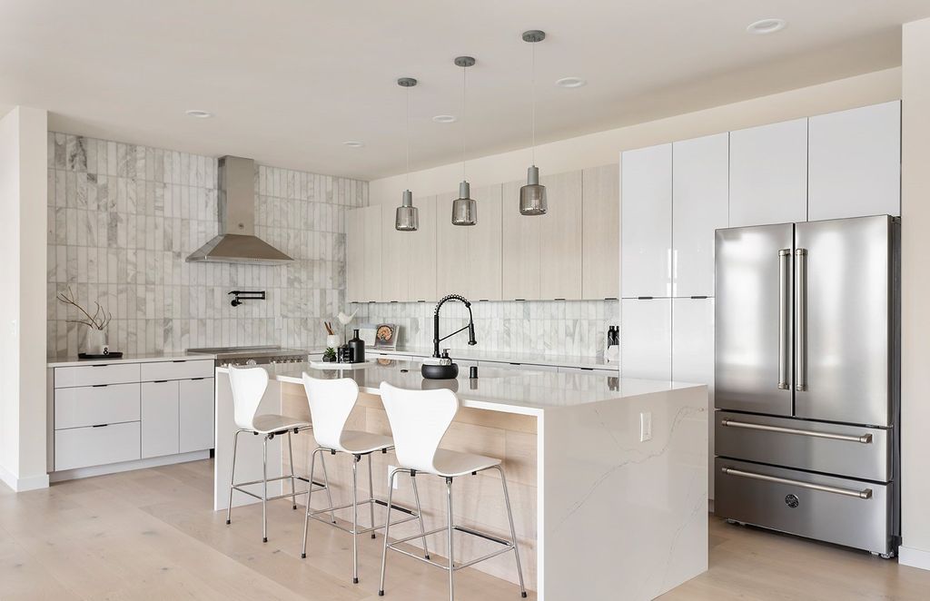 Seattles Coastal Retreat 2.85 Million Home with Stunning Views and Serene Lifestyle 9