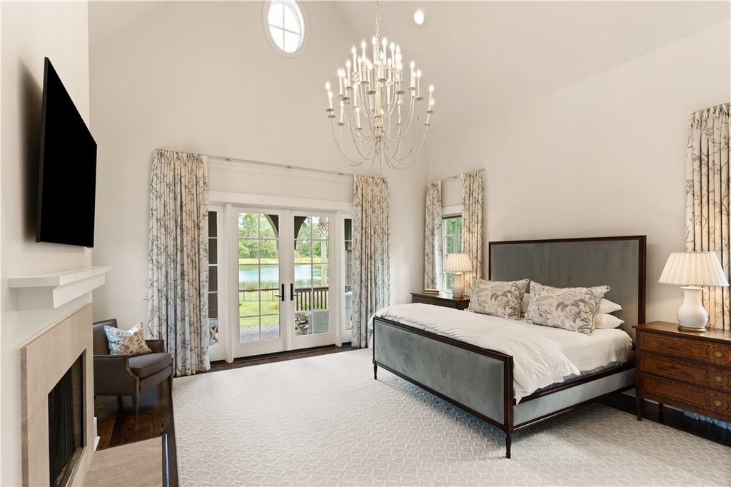 Serene Lakefront Living Explore the 2.995 Million Saint Simons Island Retreat 17