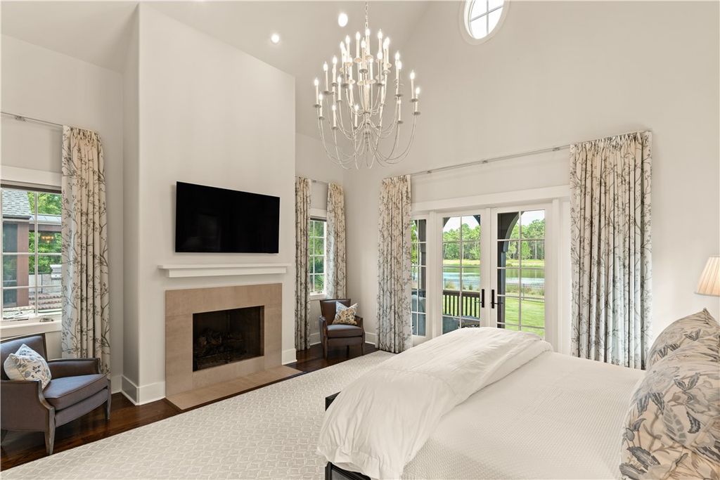Serene Lakefront Living Explore the 2.995 Million Saint Simons Island Retreat 18