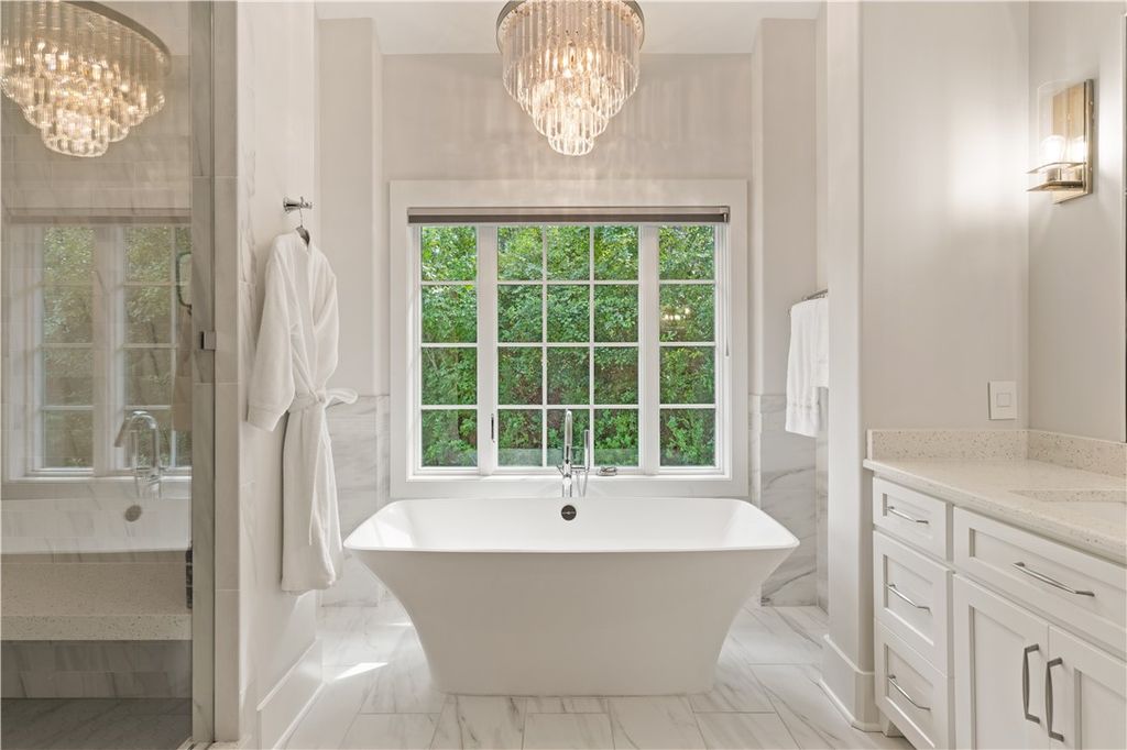 Serene Lakefront Living Explore the 2.995 Million Saint Simons Island Retreat 22