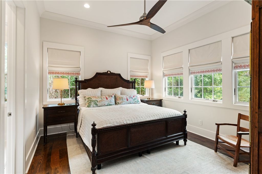 Serene Lakefront Living Explore the 2.995 Million Saint Simons Island Retreat 28