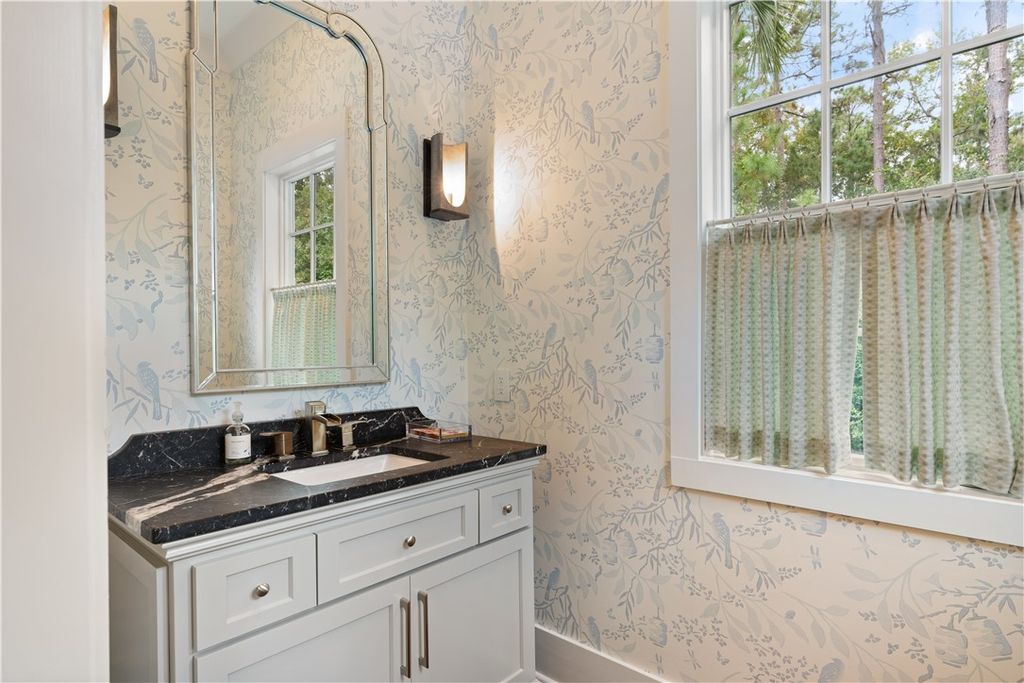 Serene Lakefront Living Explore the 2.995 Million Saint Simons Island Retreat 31