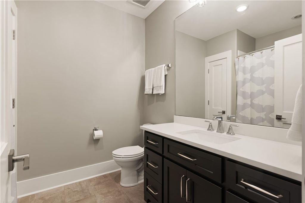 Serene Lakefront Living Explore the 2.995 Million Saint Simons Island Retreat 38