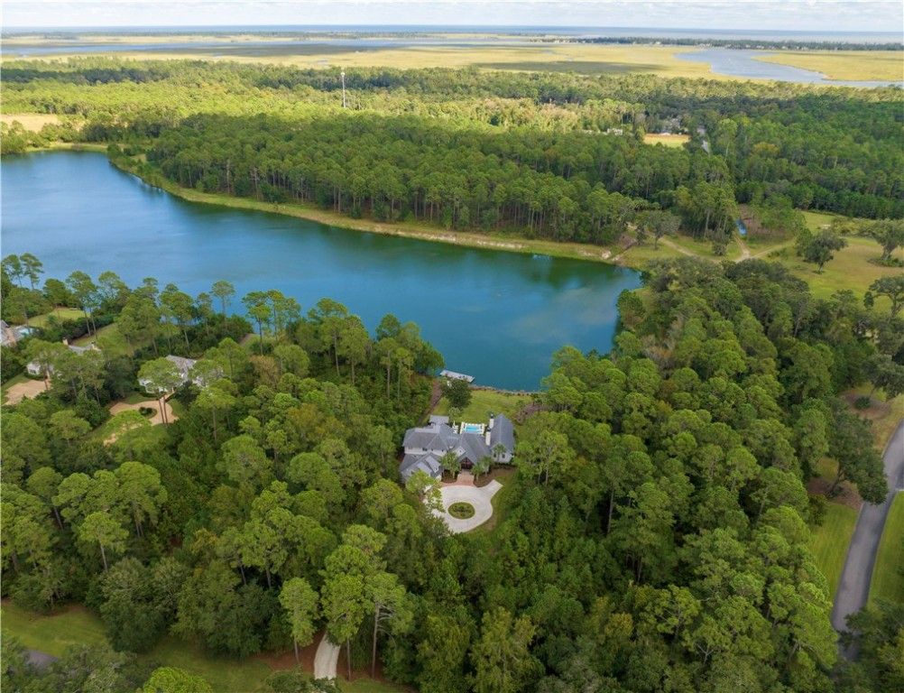 Serene Lakefront Living Explore the 2.995 Million Saint Simons Island Retreat 52