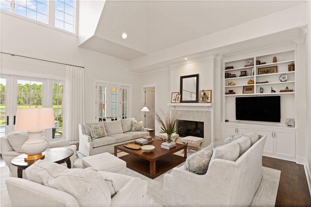 Serene Lakefront Living Explore the 2.995 Million Saint Simons Island Retreat 7