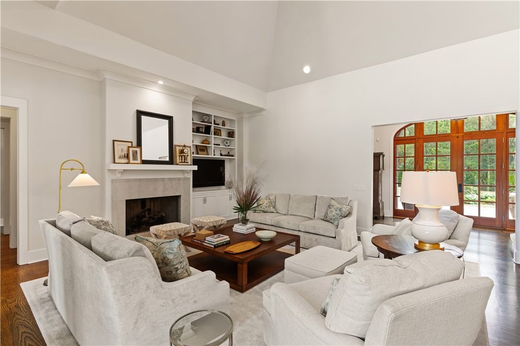 Serene Lakefront Living Explore the 2.995 Million Saint Simons Island Retreat 8
