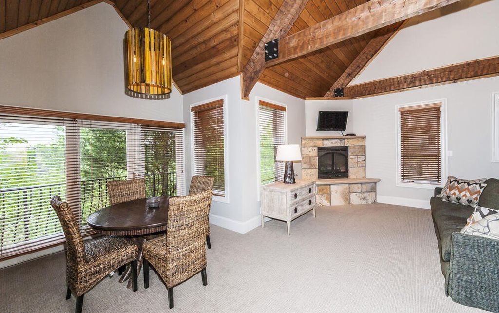 Sophisticated 5.5 Million Waterside Home in Knoxville Tennessee 48 1