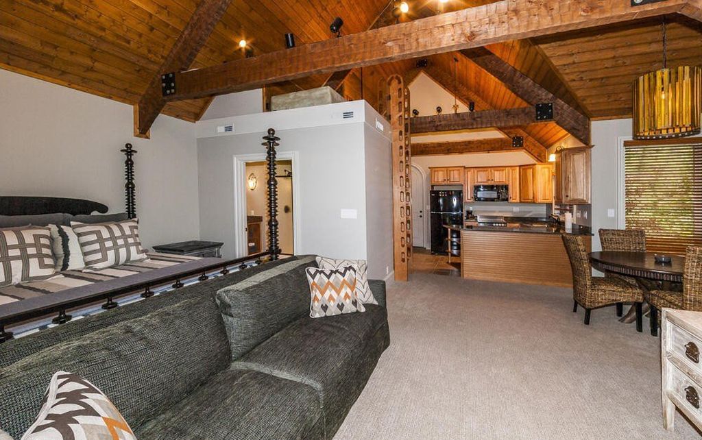 Sophisticated 5.5 Million Waterside Home in Knoxville Tennessee 49 1