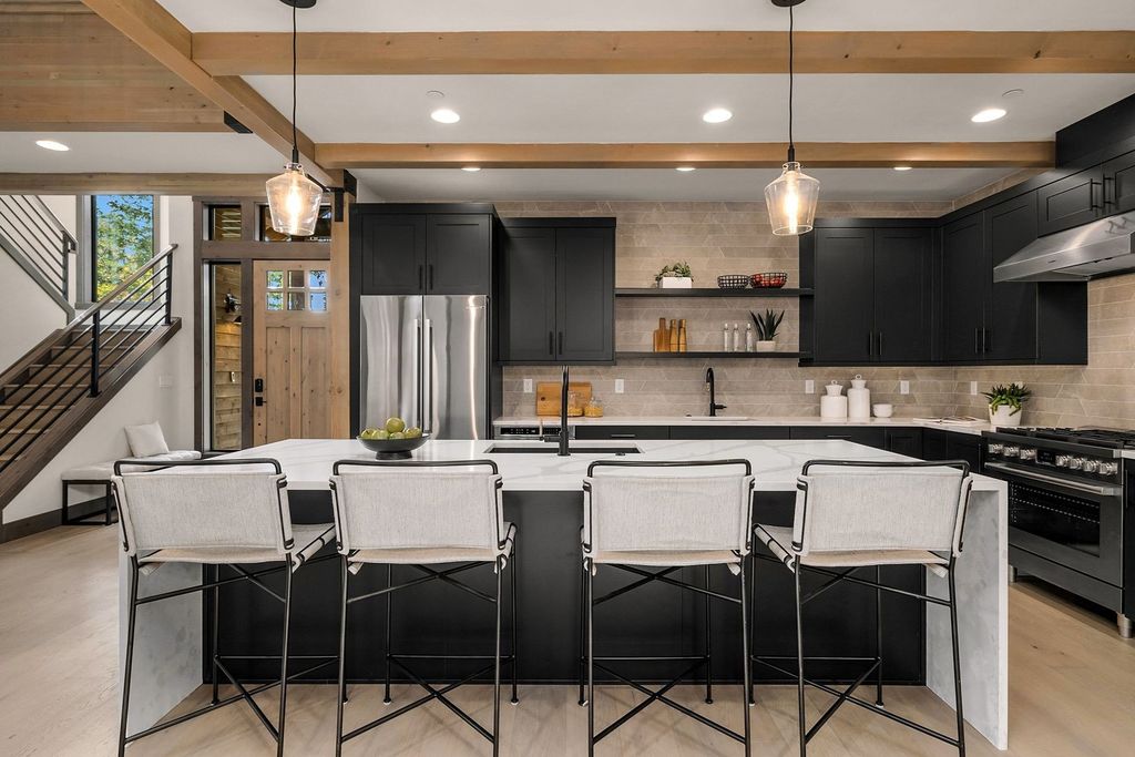 Stunning Cle Elum Washington Home Seamlessly Blends with Nature Listed at 2129998 10