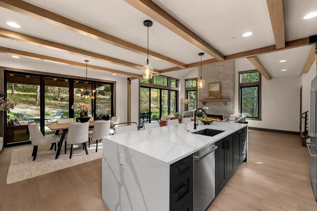 Stunning Cle Elum Washington Home Seamlessly Blends with Nature Listed at 2129998 14
