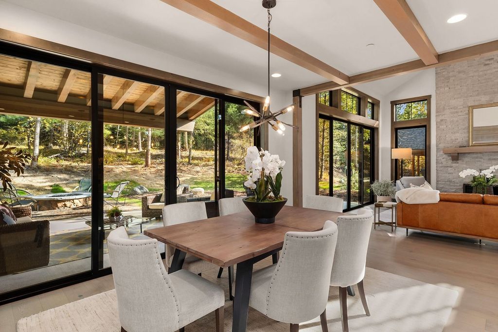 Stunning Cle Elum Washington Home Seamlessly Blends with Nature Listed at 2129998 17