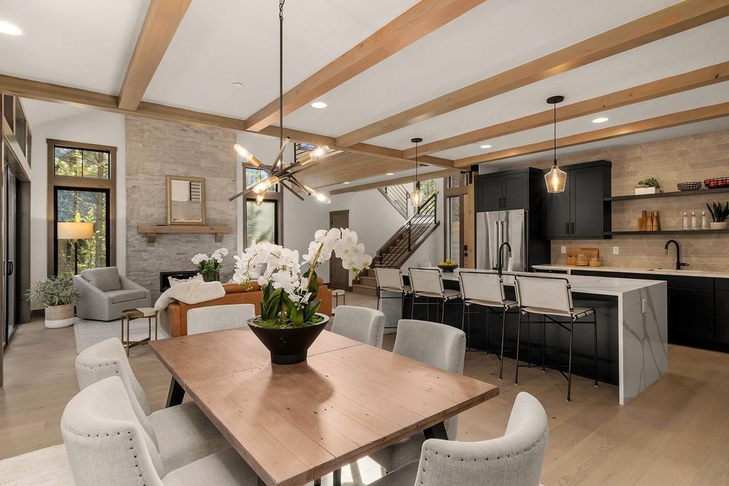Stunning Cle Elum Washington Home Seamlessly Blends with Nature Listed at 2129998 18