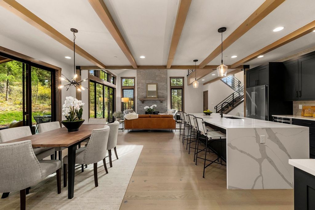 Stunning Cle Elum Washington Home Seamlessly Blends with Nature Listed at 2129998 19