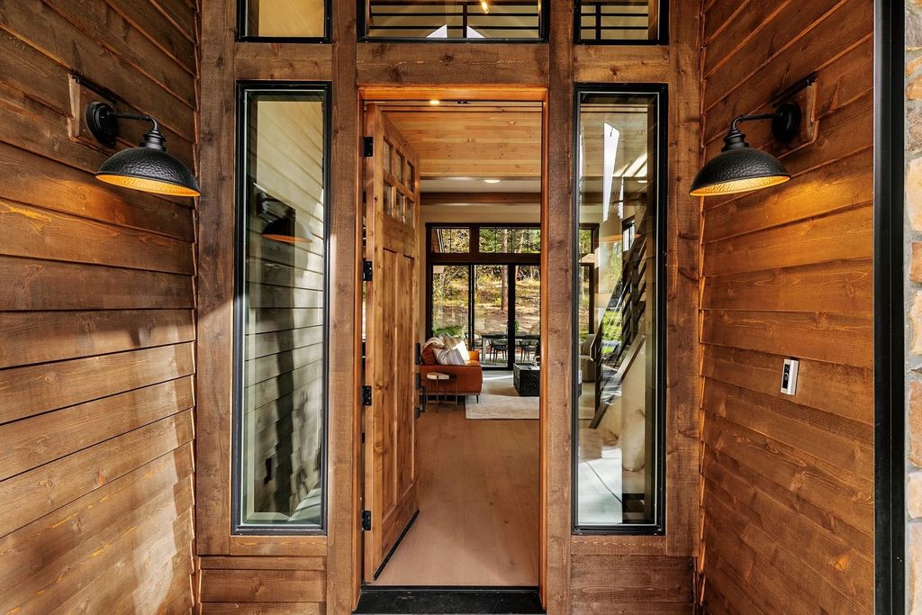 Stunning Cle Elum Washington Home Seamlessly Blends with Nature Listed at 2129998 2
