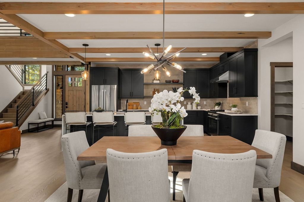 Stunning Cle Elum Washington Home Seamlessly Blends with Nature Listed at 2129998 20