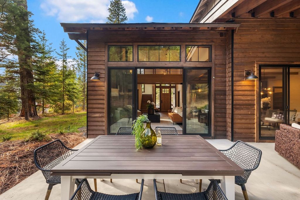Stunning Cle Elum Washington Home Seamlessly Blends with Nature Listed at 2129998 22
