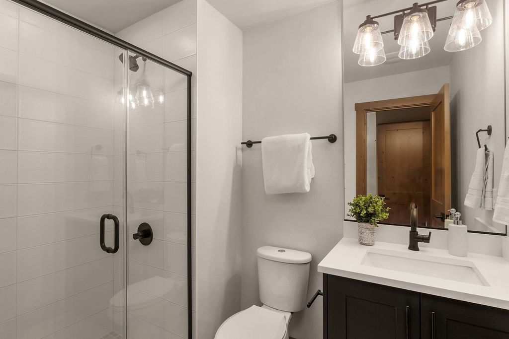 Stunning Cle Elum Washington Home Seamlessly Blends with Nature Listed at 2129998 24